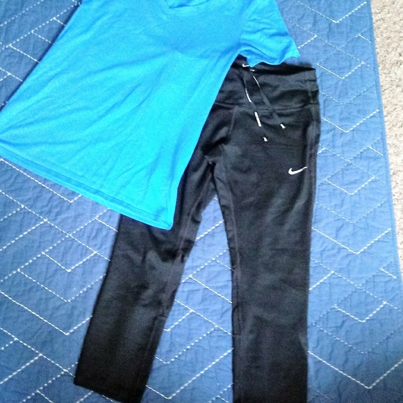 Nike Fri-fit bundle (NWOT) leggings and shirt xs - Picture 3 of 3